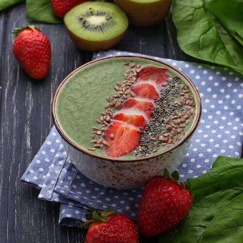 Spinach and Strawberry Smothie Bowl